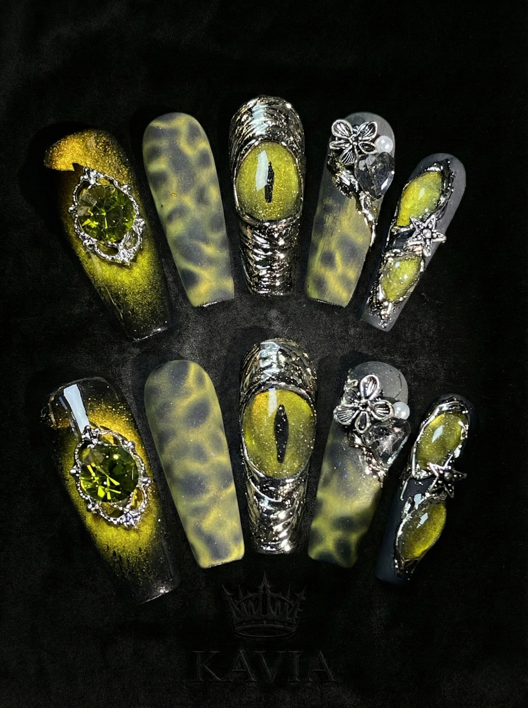 Emerald Serpent's Gaze - View 1